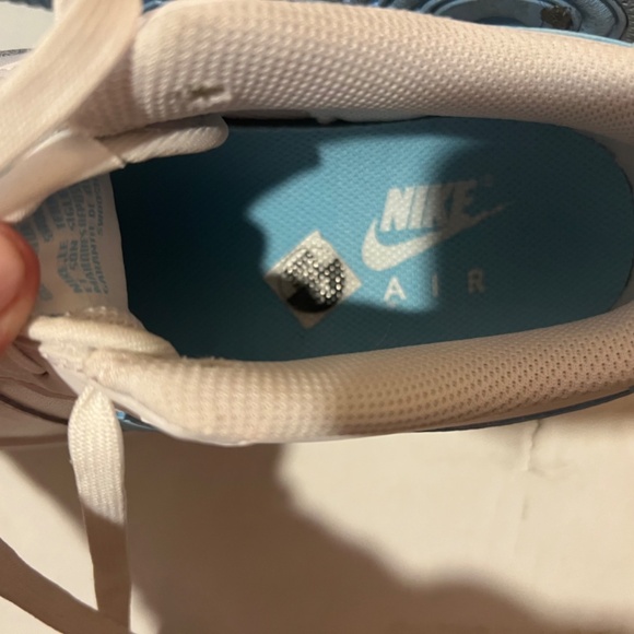 Nike Airforce 1 - size 5 youth - Picture 4 of 4